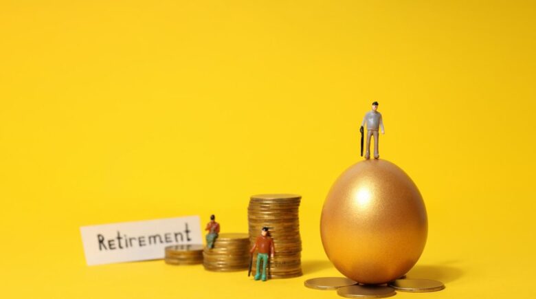 Comparison of annuity and index fund growth over time for retirement planning