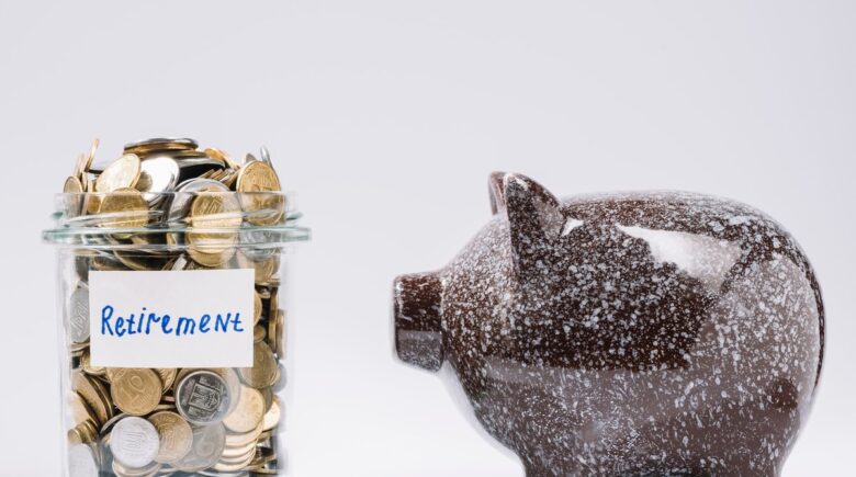 Calculator and savings chart showing the impact of delaying retirement contributions by five years