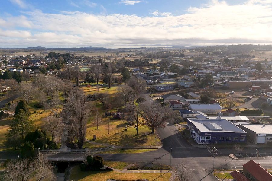 Image of a simulated AI voice scam alert with a rural Oregon town name