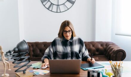 Fintech side hustle taxes 2026: AI-powered tax tracking tools for side hustlers
