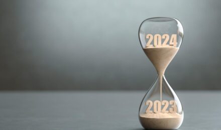 A comparison between budget apps and spreadsheet templates for time efficiency in 2025