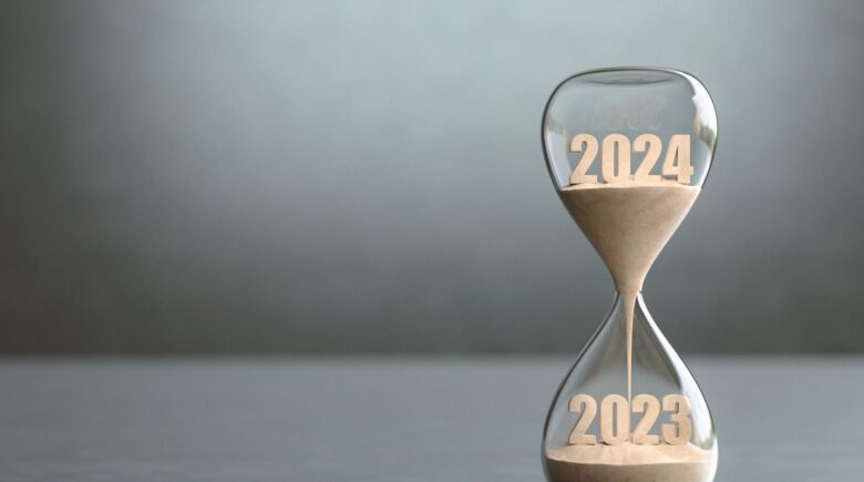 A comparison between budget apps and spreadsheet templates for time efficiency in 2025