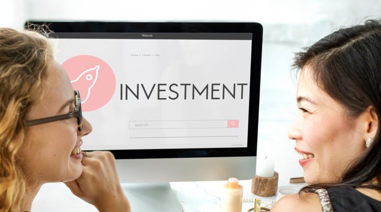 Comparison of AI investment platform interfaces designed for beginner investors
