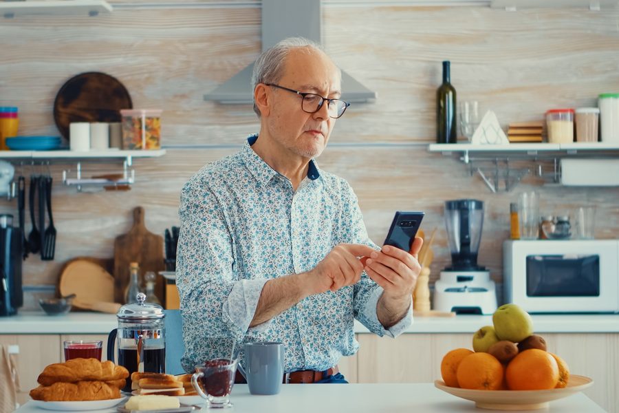 Close-up of a smartphone screen showing the PocketGuard app "In Your Pocket" figure after bills are subtracted.