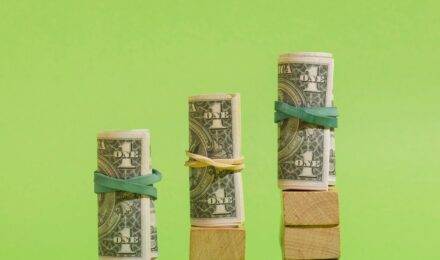 A visual representation of the 1% rule investing strategy with automated contributions and compound growth