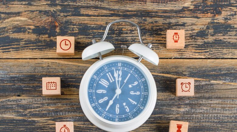 Calendar and calculator showing Social Security claiming age decision timeline